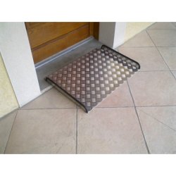 Rampe d'accès aluminium - 50 cm - Antidérapante avec rebords sécurisés - Charge max 250 kg