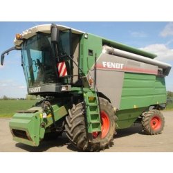 Moissonneuse batteuse fendt 5220