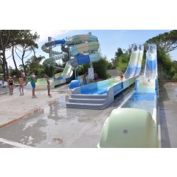 5 toboggans aquatiques Polin Waterparks - aquatube lumineux, compact à virages, multi pistes de course