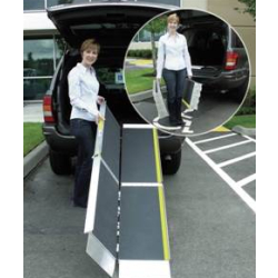Rampe d'accès Advantage TriFold - aluminium soudé, portable et antidérapante - Code: DAA8781