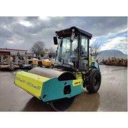 Compacteur monocylindre 170 cm, utilisé pour le compactage de plateformes, des enrochements sur les chantiers de construction routière - disponible en location