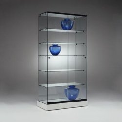 Vitrine en verre JUNO - 1.040 mm x 900 mm - 3 tablettes - Blanc avec portes coulissantes et serrure