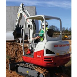 Mini-pelle avec une profondeur de fouille, une portée et une capacité de levage impressionnantes  - Takeuchi TB230