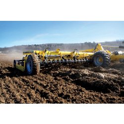 Préparateur de lit de semence tracté Swifter SE - Bednar - grande largeur de travail et structure compacte