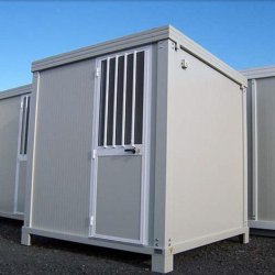 Bloc sanitaire préfabriqué de chantier - WC, lavabo double avec eau froide et chaude, et espace douche - Assemblé en France