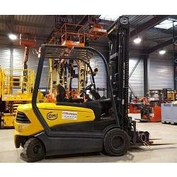 Chariot électrique OM XE30 - capacité 3000kg - mât Triplex - levée 6725mm - faible largeur d'allée