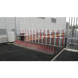 Herse anti-intrusion hydraulique escamotable, pour la protection périmétrique des bases militaires, ambassades, aéroports, parkings et comme mesure antiterroriste - tkb