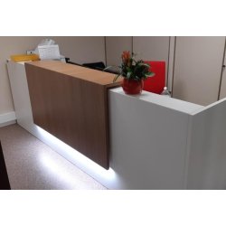 Banque d'accueil fonctionnelle et esthétique - Modules conformes aux normes européennes - Large choix de coloris et tailles