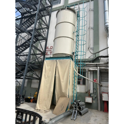 Silo en acier 17.000 litres sur structure avec cellules de charge