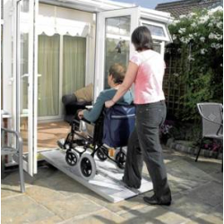 Rampe d'accès valise Axcess Homecraft - scooters électriques et fauteuils roulants - plusieurs longueurs disponibles (code: D0911697)