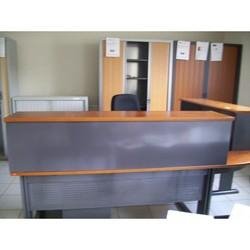 Bureau banque d'accueil droite
