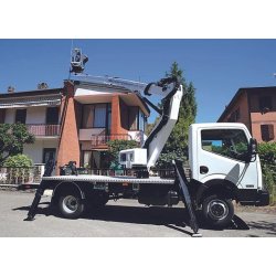 Camion nacelle - 18 mètres - hauteur de travail 17,8m - déport maxi 12m - panier 225kg