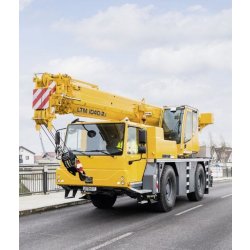 Grue automotrice LTM 1040-2.1 - Liebherr - capacité de charge max 40 t - flèche télescopique jusqu'à 35 m