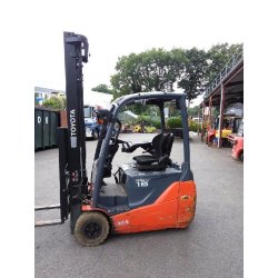 CHARIOT ÉLÉVATEUR FRONTAL 3 ROUES TOYOTA 8FBEKT16