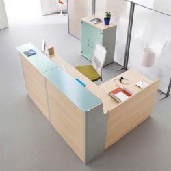 Banque d'accueil Adelis - ergonomique avec plateaux stratifiés et structure en acier