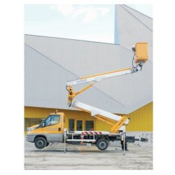 Camion nacelle articulée, hauteur de travail 25 m, utilisé pour la pose d'enseignes, élagage, pose de décorations de noël et autres - disponible en location