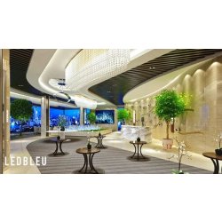 Grand écran intérieur à dalle mini LED COB pour restaurant brasserie foodcourt et hôtel