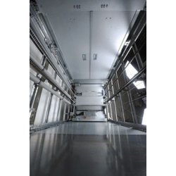 Monte-charge 1000 kg - 1 personne autorisée - Pylône autoporteur en acier galvanisé - Machinerie intégrée
