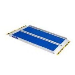 Rampe alu BORAL - modèle RDPF70104 - accès frontal en aluminium avec poignée ergonomique, surface anti-dérapante et capacité 400 kg