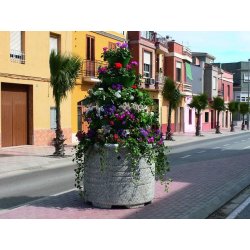 Pyramide florale - Mobilier urbain - Dimensions : diamètre 130 cm, hauteur 250 cm, poids 760 kg