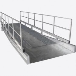 Rampe d'accès PMR en fibre de verre ou aluminium - Installation sans travaux, personnalisable et démontable