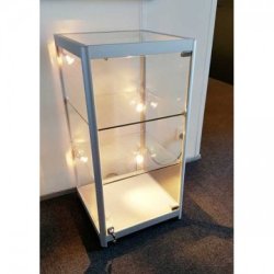 8414 - Vitrine d'exposition en verre trempé avec éclairage intégré - 45 x 45 x 90 cm - Aluminium anodisé argent
