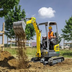 Mini-pelle à chenilles 1,7 T - 100% électrique - Profondeur de fouille 2323 mm - Idéale travaux de terrassement et location