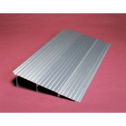 Rampe de seuil réglable - Hauteur max 7,6cm - Référence AA8790 - Longueur 43,2cm, largeur 86,4cm