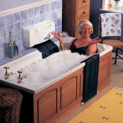 Elévateur électrique de baignoire fiable, sécurisé et facile à ranger pour les personnes agées - bain-royal®