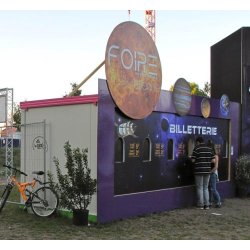 Bungalow de chantier - Réfectoire avec cuisinette, évier, frigo, plaques électriques et micro-ondes