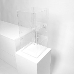 Vitrine à poser en PMMA 30x30x60cm - légère et résistante avec serrure à clé