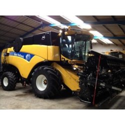 Moissonneuse batteuse New Holland CX8070 HDSL - occasion 2011 - coupe 7.32m Varifeed ou repliable - état neuf