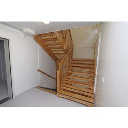 Bungalow à escalier intérieur avec palier en bois de chêne - Containex