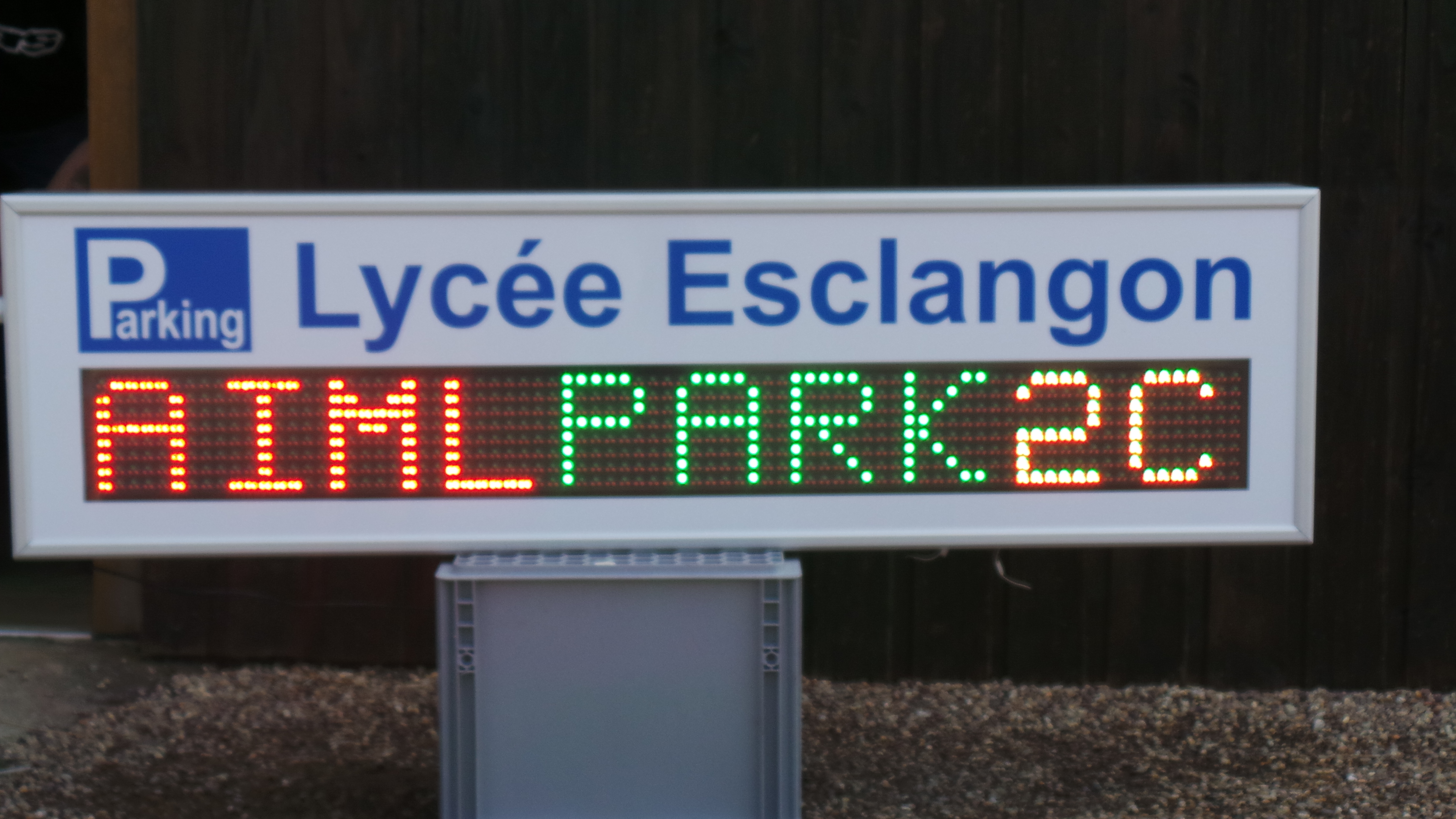 Système de gestion de parking composé d'un ou plusieurs afficheurs de 7 couleurs idéale pour les centres commerciaux, les entreprises, ...- MATPARK_9