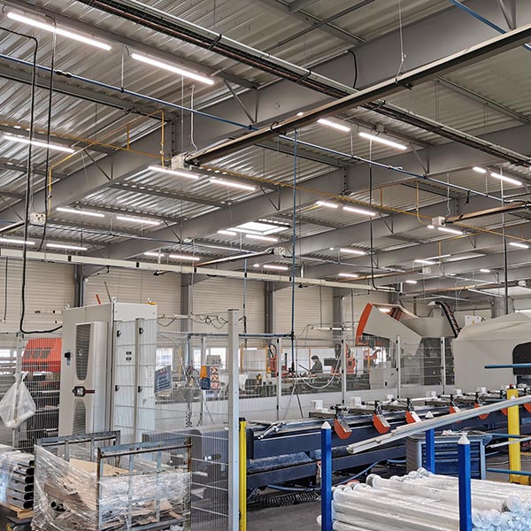 Eclairage industriel recommandé pour les laboratoires, les locaux médicaux ou les bâtiments industriels - reglette sustry ip66_9