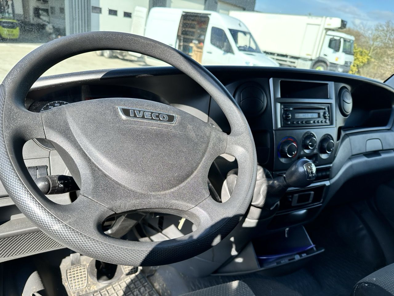 Voiture frigorifique à boîte manuelle - Volume -9,79 m3 - Iveco Daily 35S13 - LD149_9