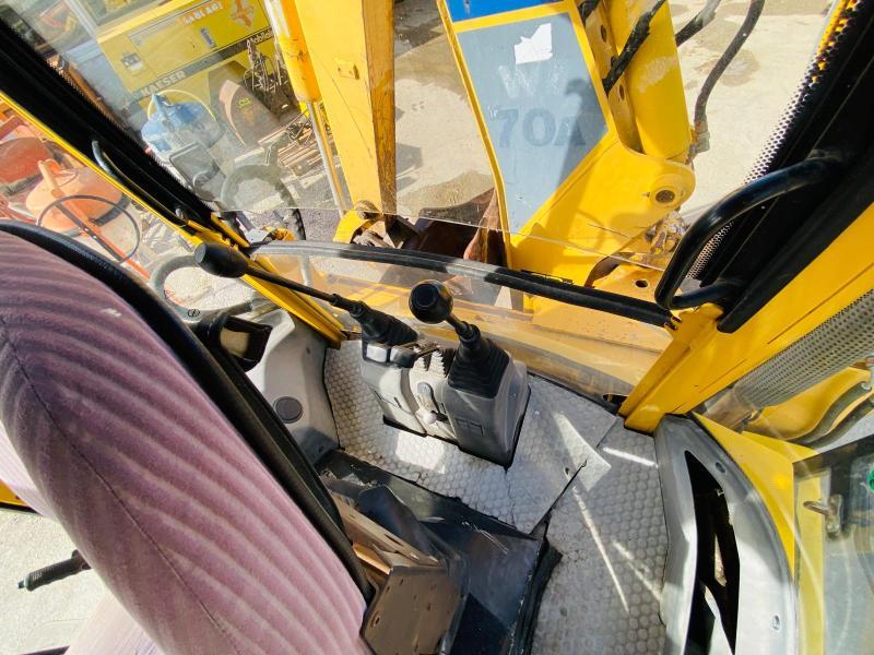 KOMATSU tractopelle wb70 (net de tva)_9