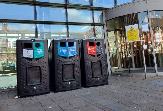 Cache-conteneurs et abris poubelles robuste en polyéthylène renforcé - personnalisable - 140L ou 240L_9