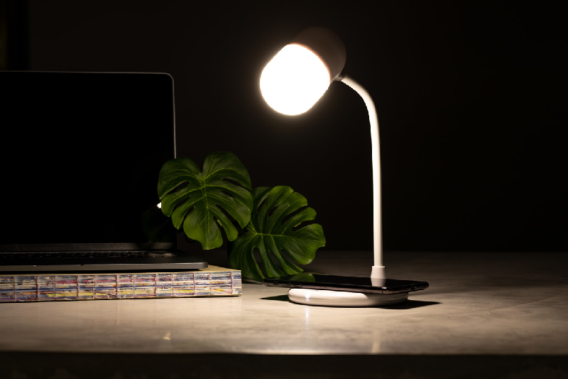 Lampe de bureau multifonctionnelle - LED 14 lampes - Chargeur sans fil et enceinte Bluetooth_9