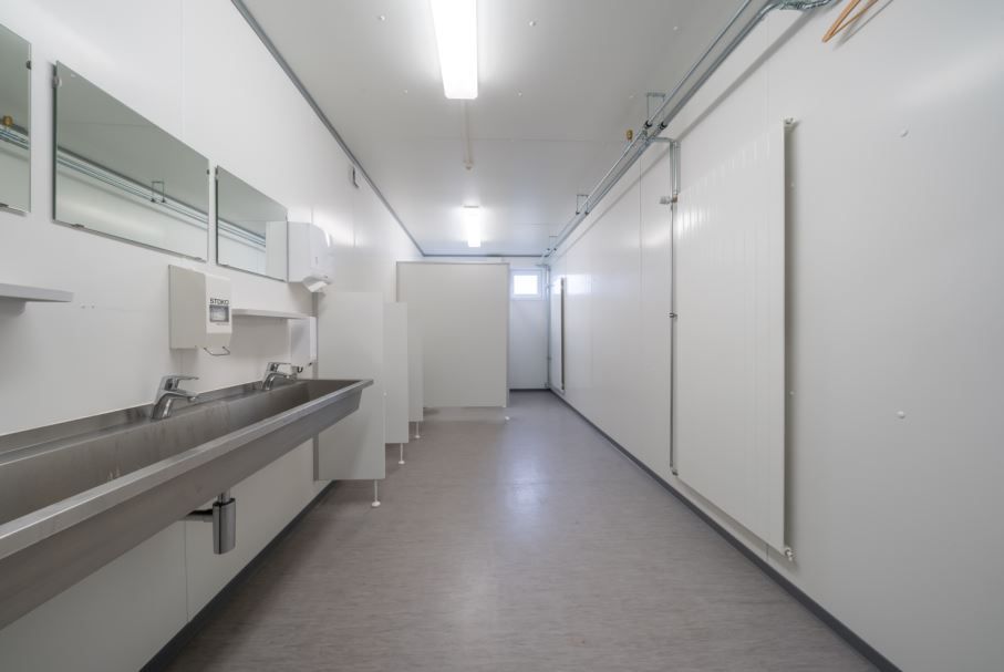 Cantine, réfectoire, vestiaire, sanitaires - Bâtiment modulaire ProContain - Conformes RE2020 avec confort thermique et acoustique_9