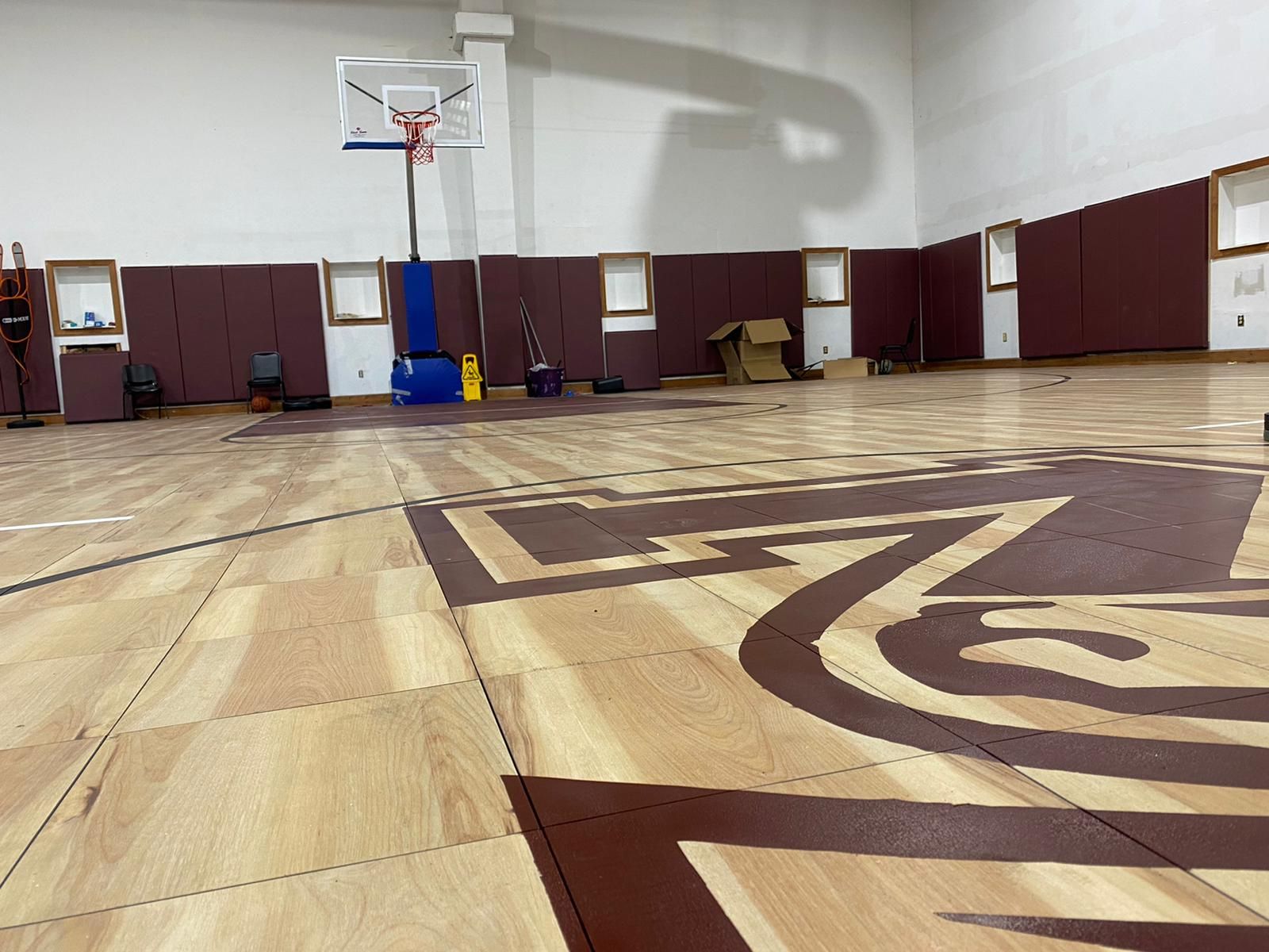 Dalle haut de gamme personnalisable pour gymnase intérieur professionnel - Parquet Pro - PVC imitation bois, système anti-décrochage_9