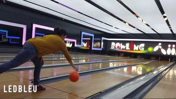Grand écran intérieur pour bowling casino SUR MESURE à dalle LED_9