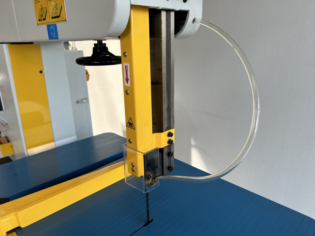 Scie à ruban verticale ARROW - SV610 - moyenne capacité avec variateur de vitesse et soudage intégré_9