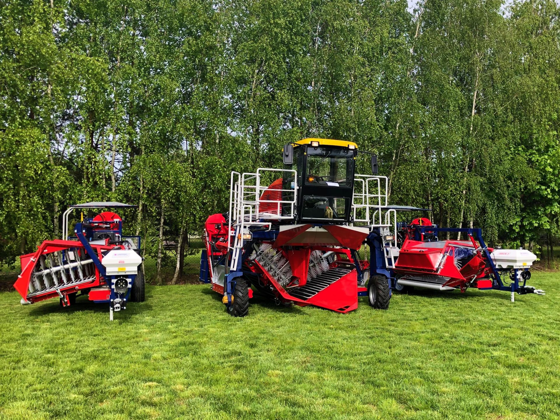 Récolteuse automotrice de baies OSKAR 4WD - Jagoda JPS - Productivité 0,5 ha/h - Précision jusqu'à 98% - Moteur Doosan 74 CV_9