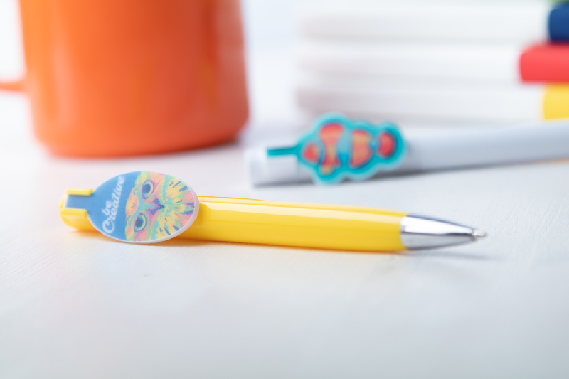 Stylo à bille en plastique - clip sur mesure - encre bleue - marquage UV LED - couleur jaune_9