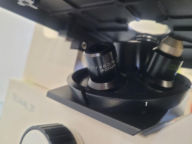 Microscope à lumière transmise inversée ZEISS TELAVAL 31_9