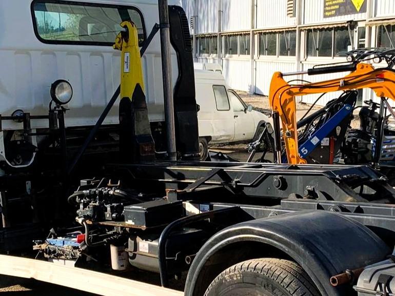 Mitsubishi Fuso Camion ampliroll 6,5T_9