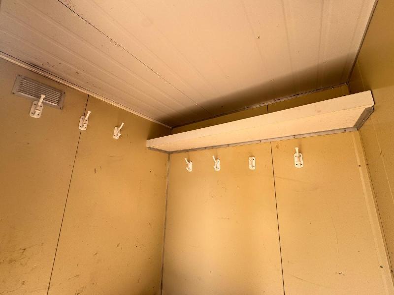 Courant RFLG400 Cabane de chantier sur roues_9
