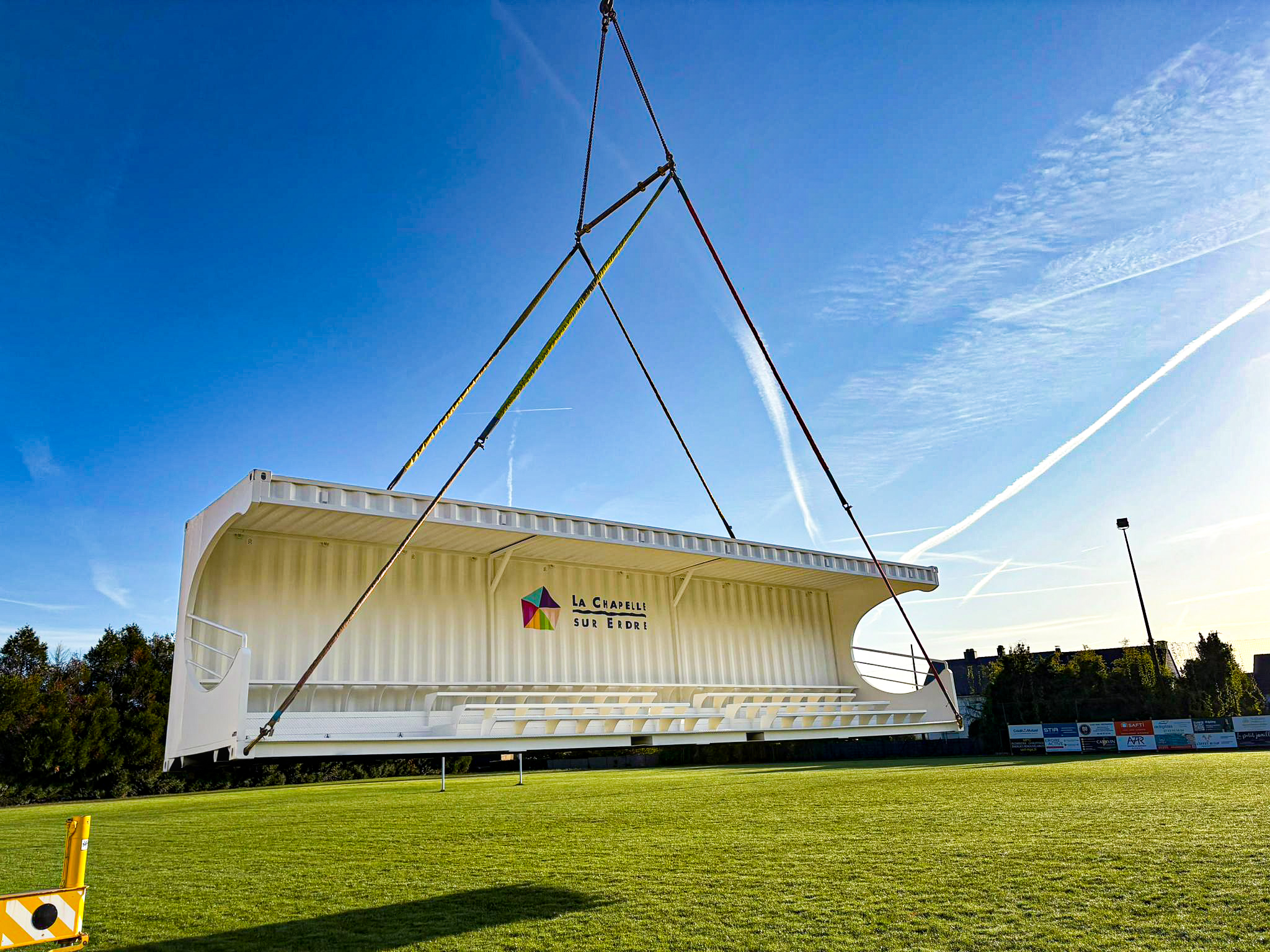 Container tribune 20 pieds ou 40 pieds robuste et modulable conçu pour les festivals, concerts, événements sportifs et autres manifestations_9