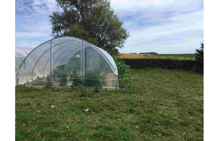 Serre de jardin avec aérations latérales et pieds droits de  0,50 m de haut - GOTHIQUE_9